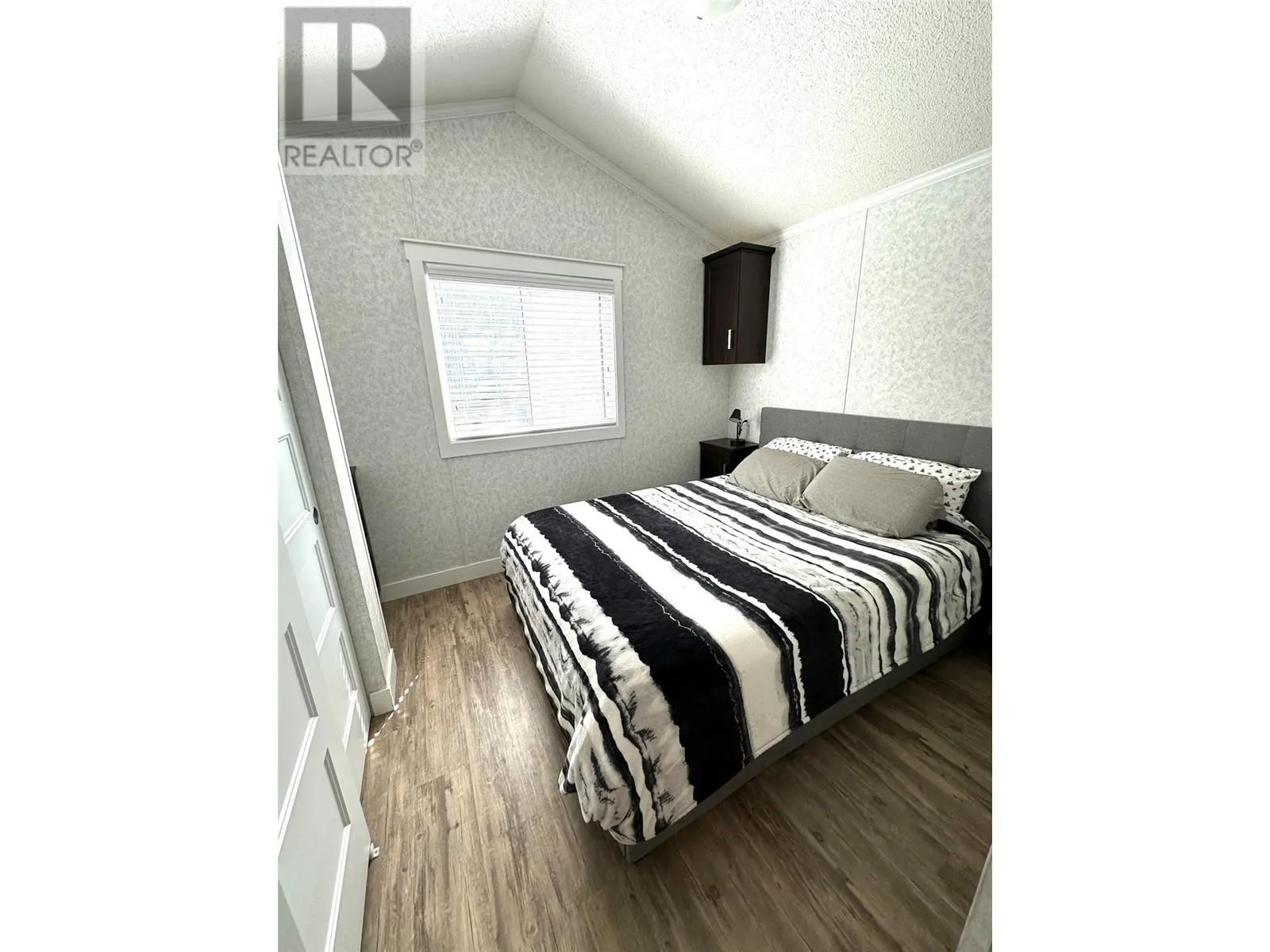 5478 93/95 Highway Unit# 118