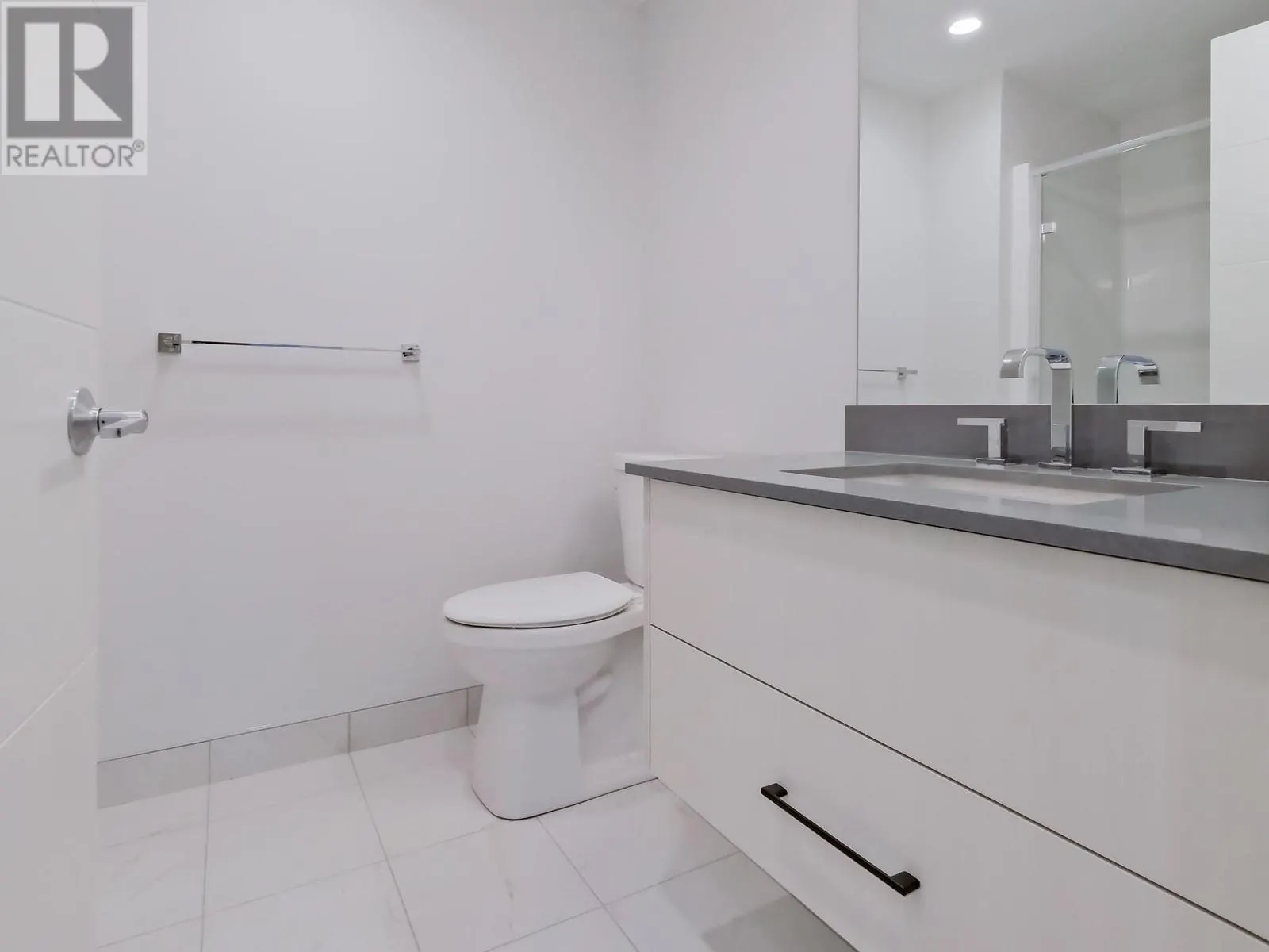 13417 Lakeshore Drive S Unit# 201