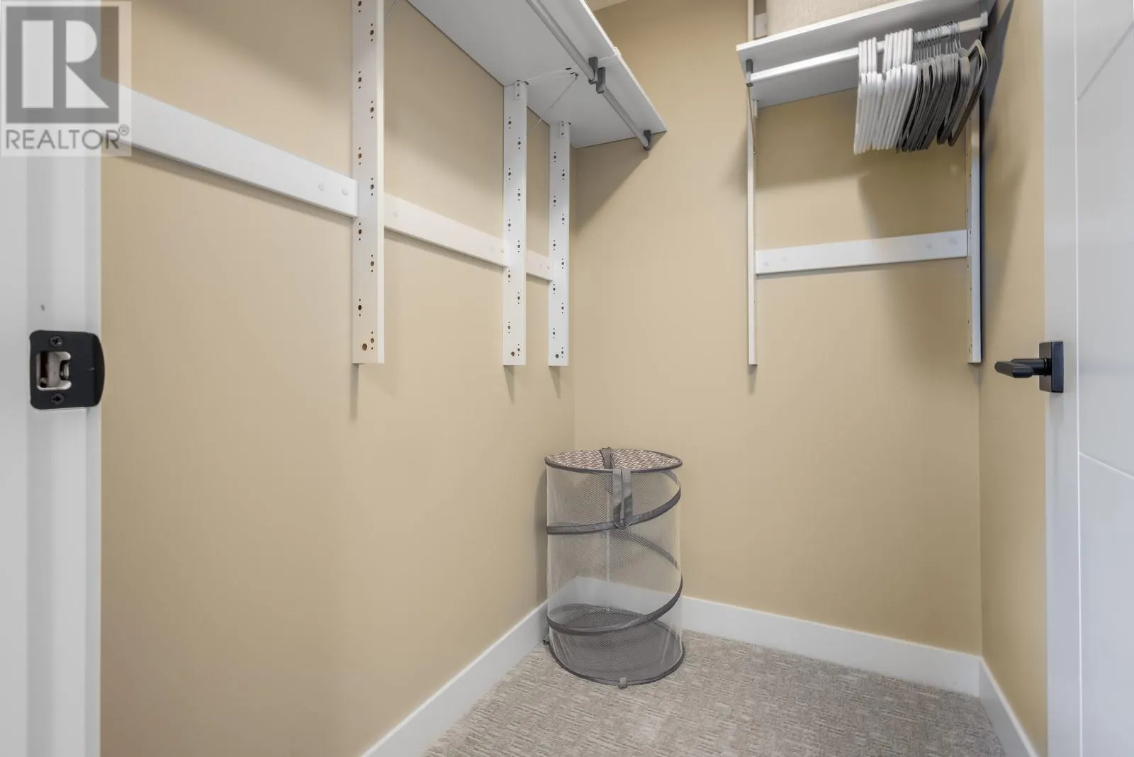 3220 Hilltown Drive Unit# 20