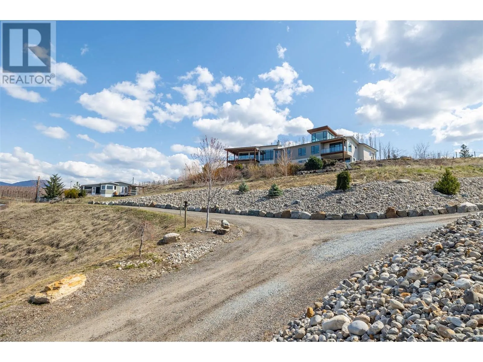 3977/3979 Hart Road