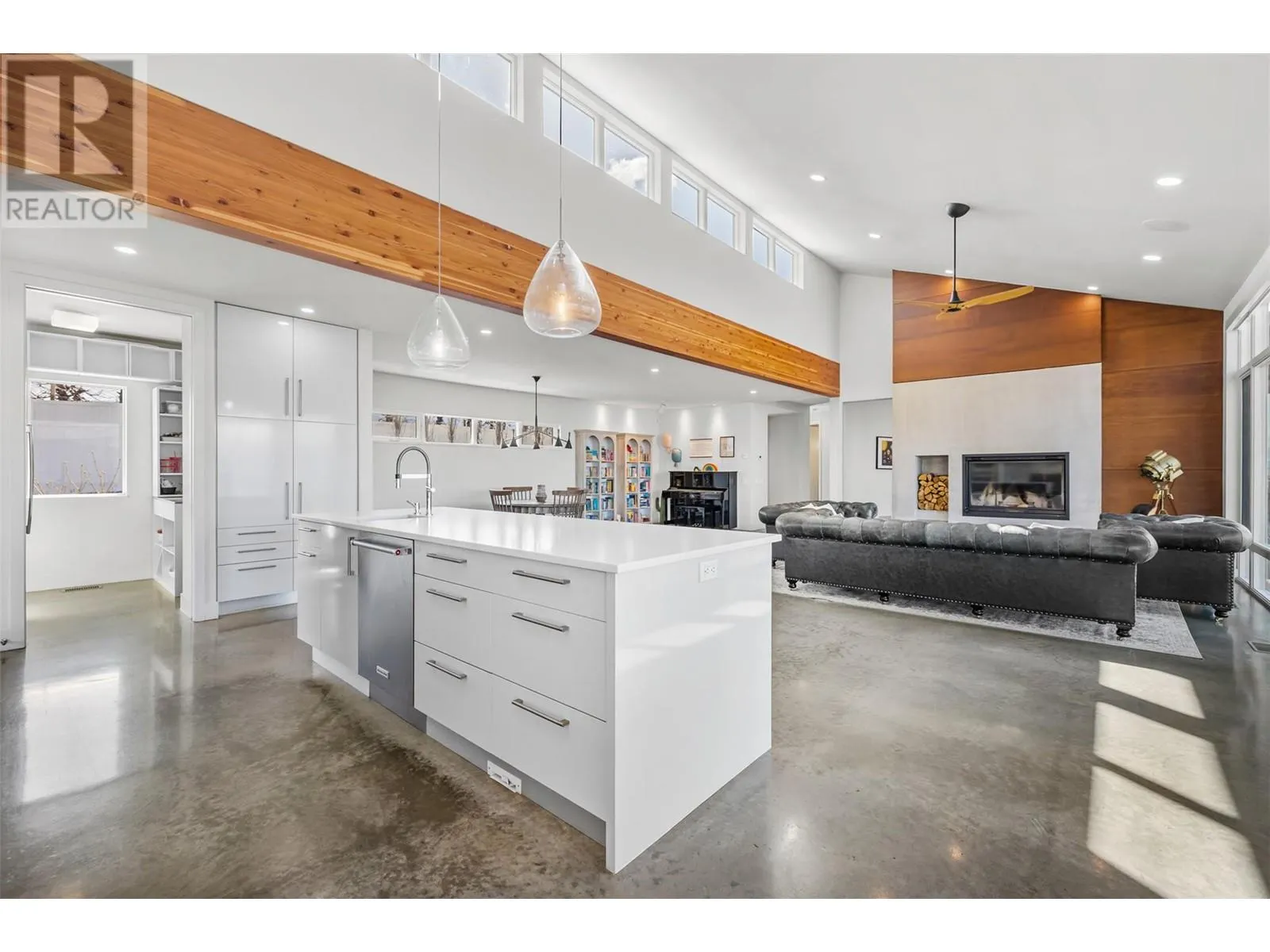 3977/3979 Hart Road