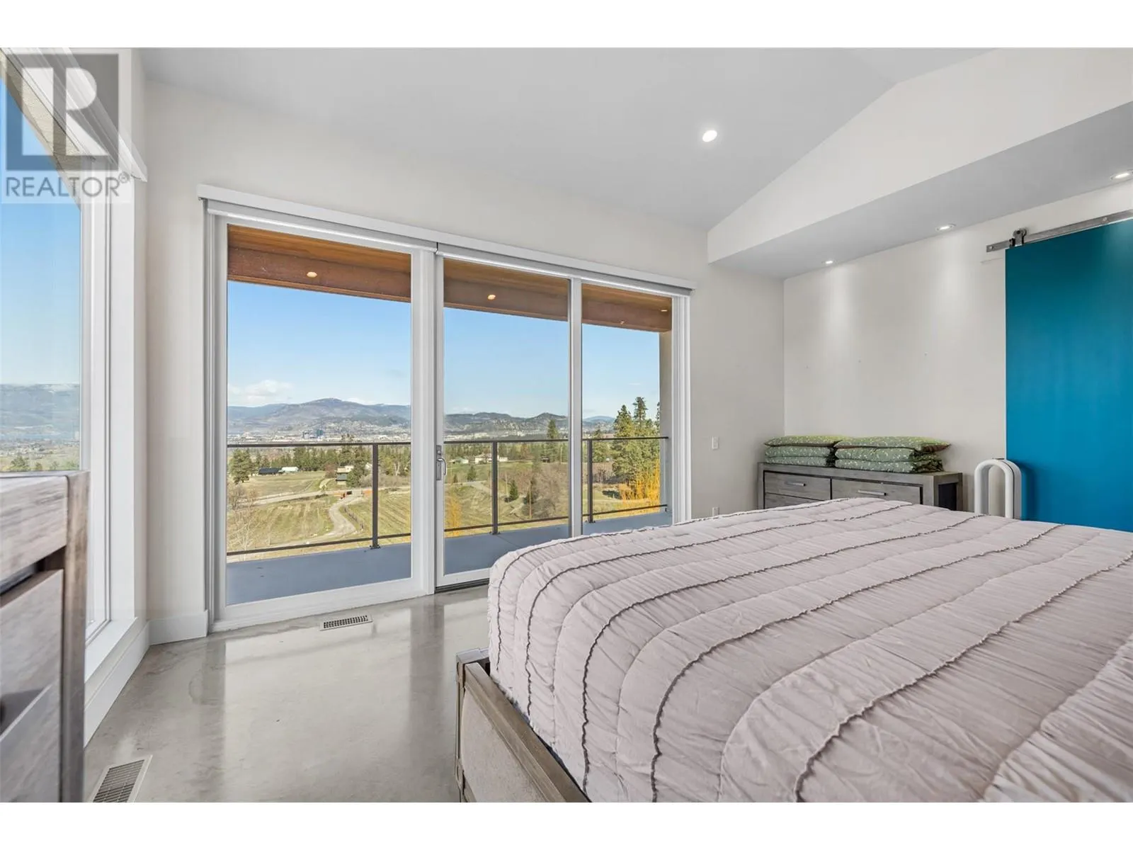 3977/3979 Hart Road