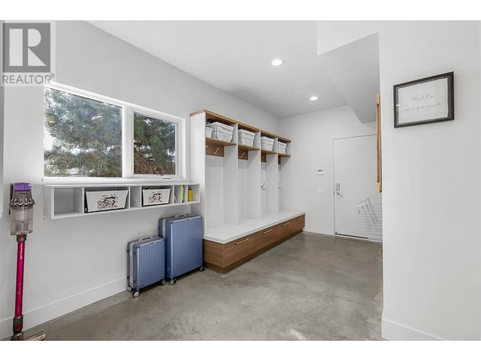 3979/3977 Hart Road