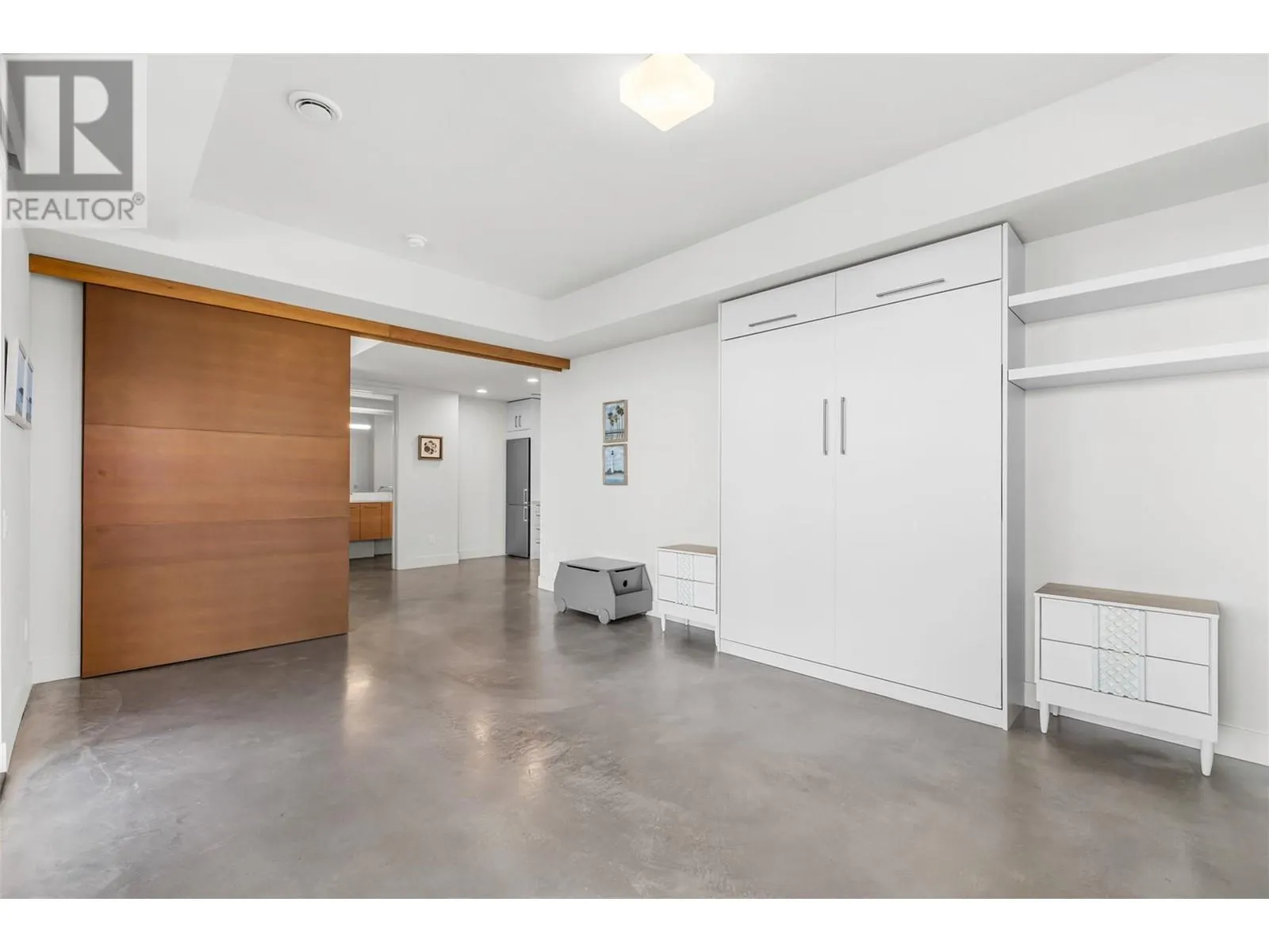 3979/3977 Hart Road