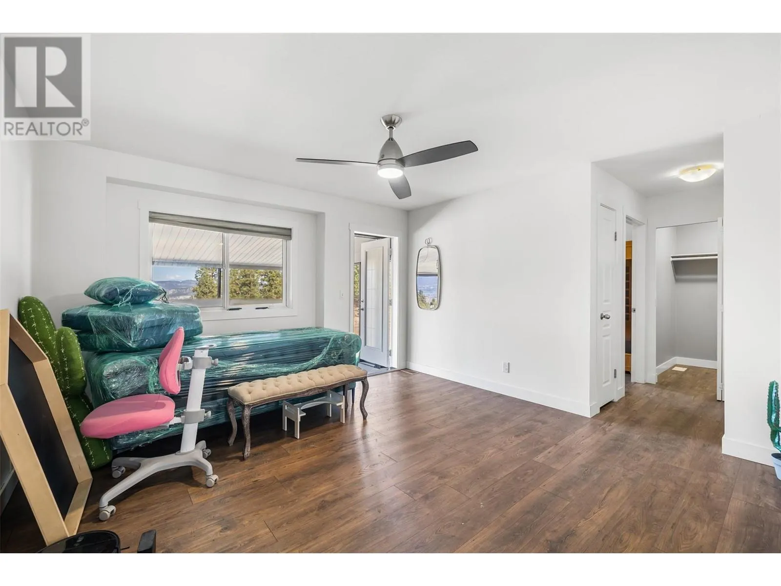 3979/3977 Hart Road