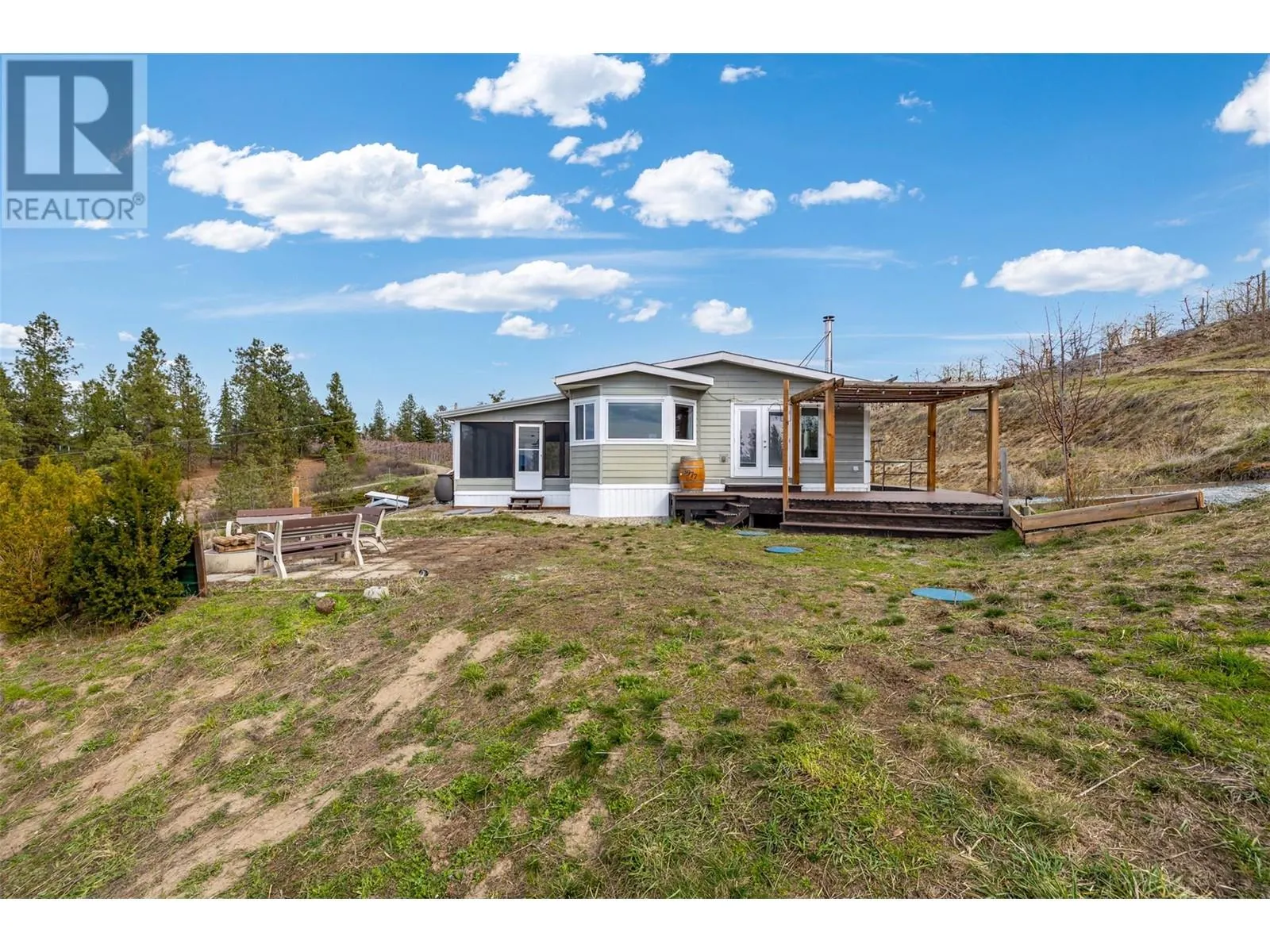 3979/3977 Hart Road