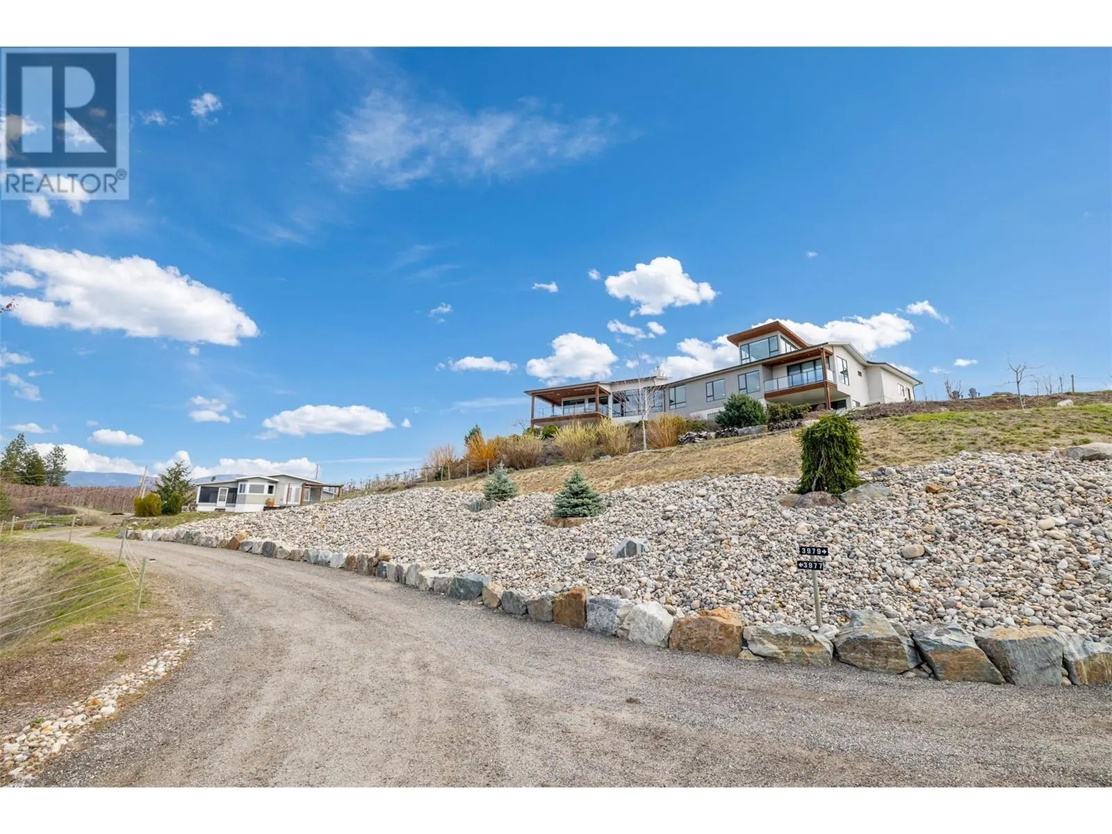 3979/3977 Hart Road