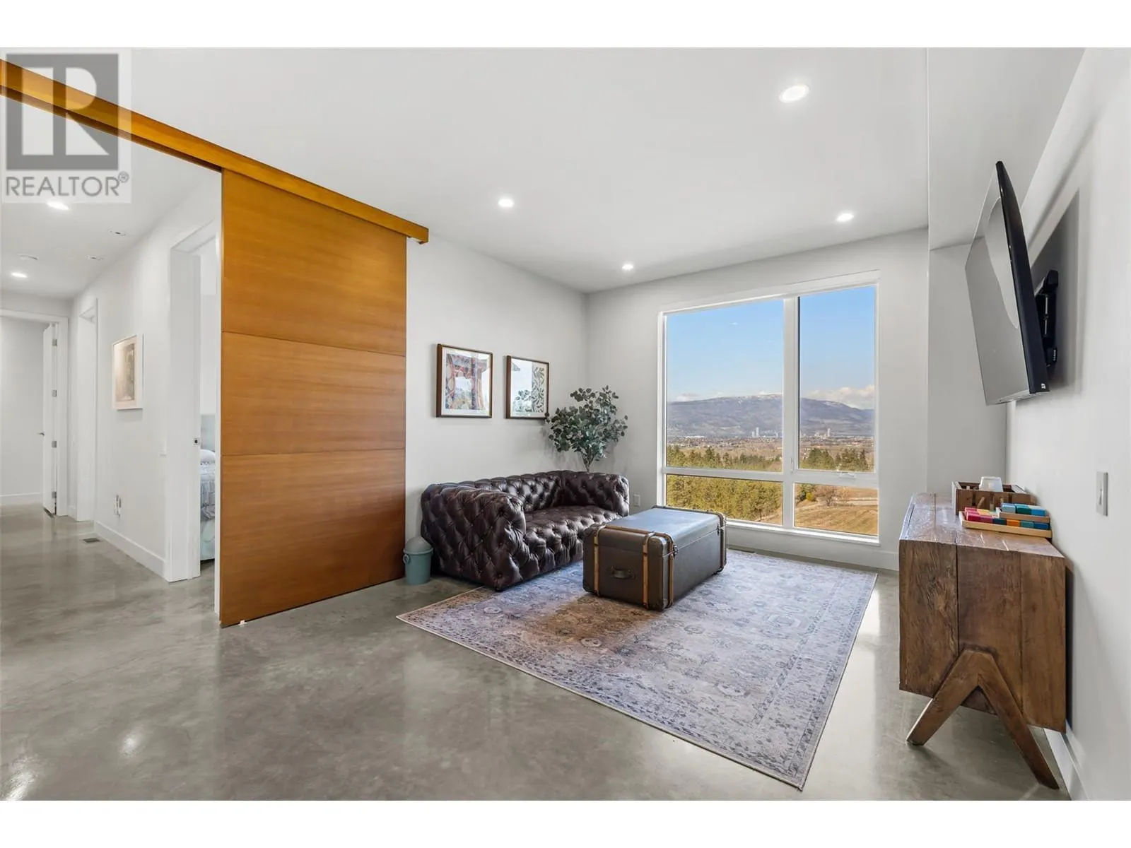 3979/3977 Hart Road