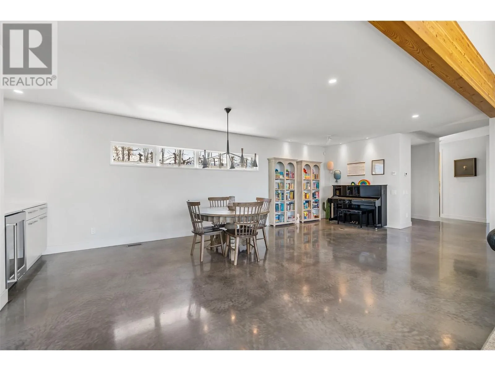 3979/3977 Hart Road