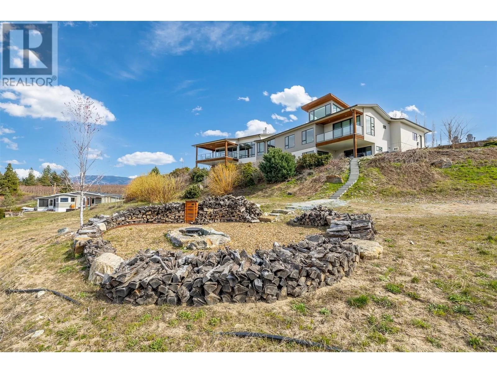 3979/3977 Hart Road