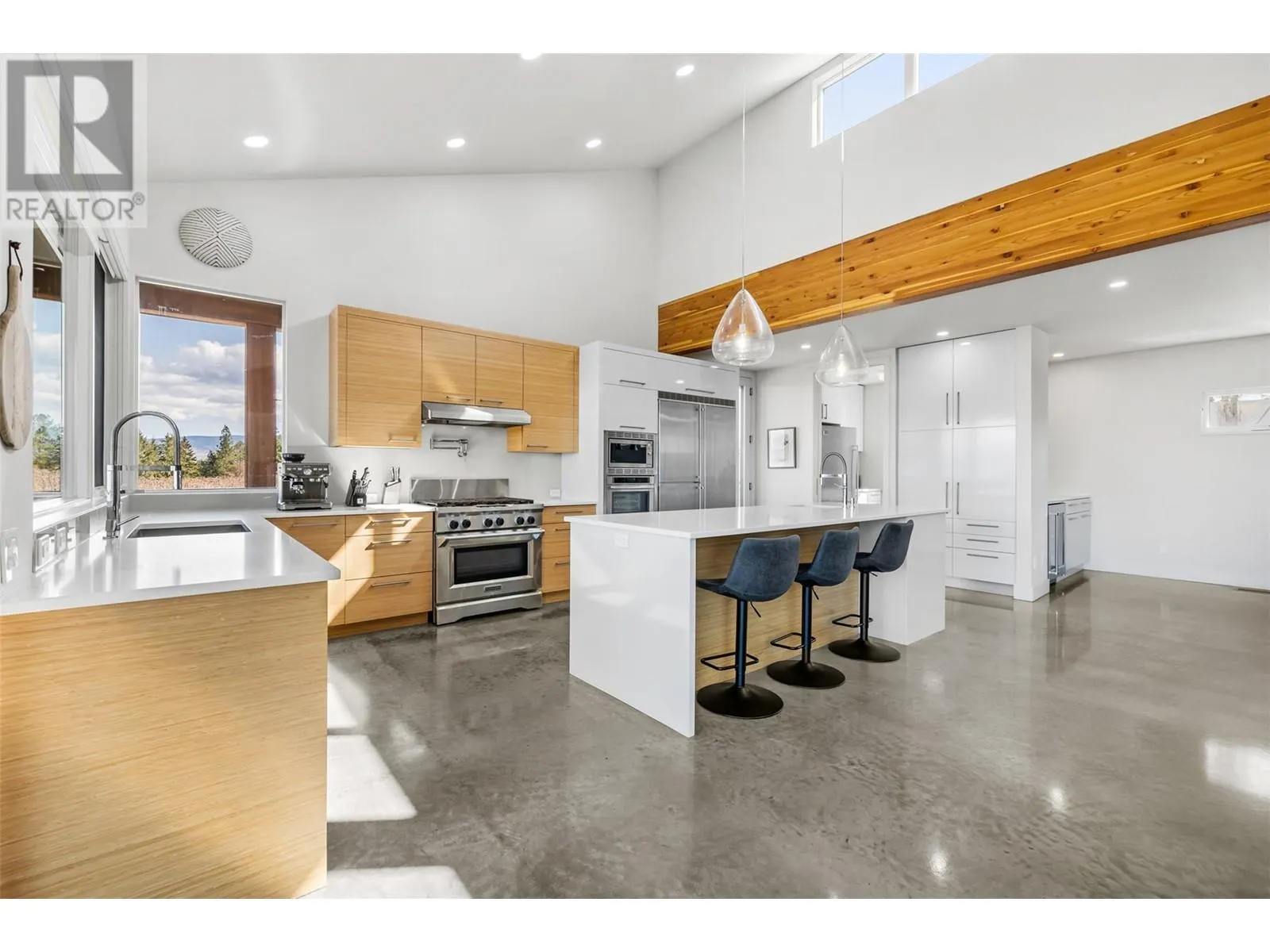 3979/3977 Hart Road