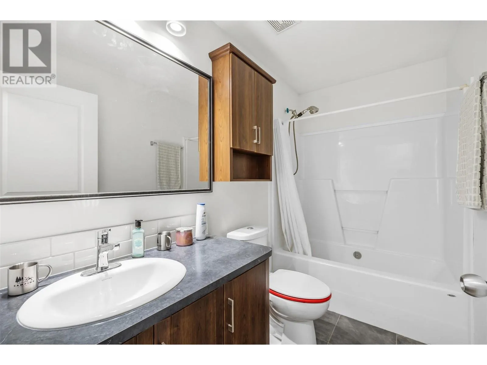 3979/3977 Hart Road
