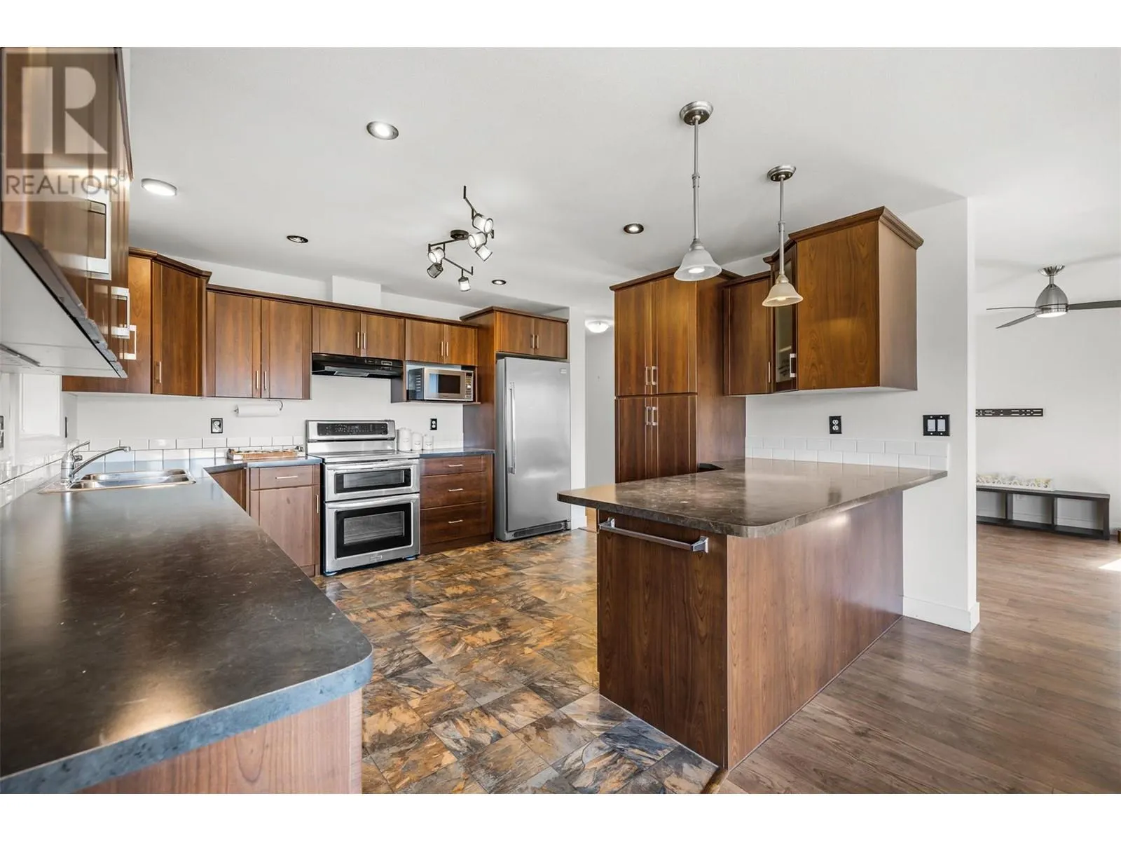 3979/3977 Hart Road