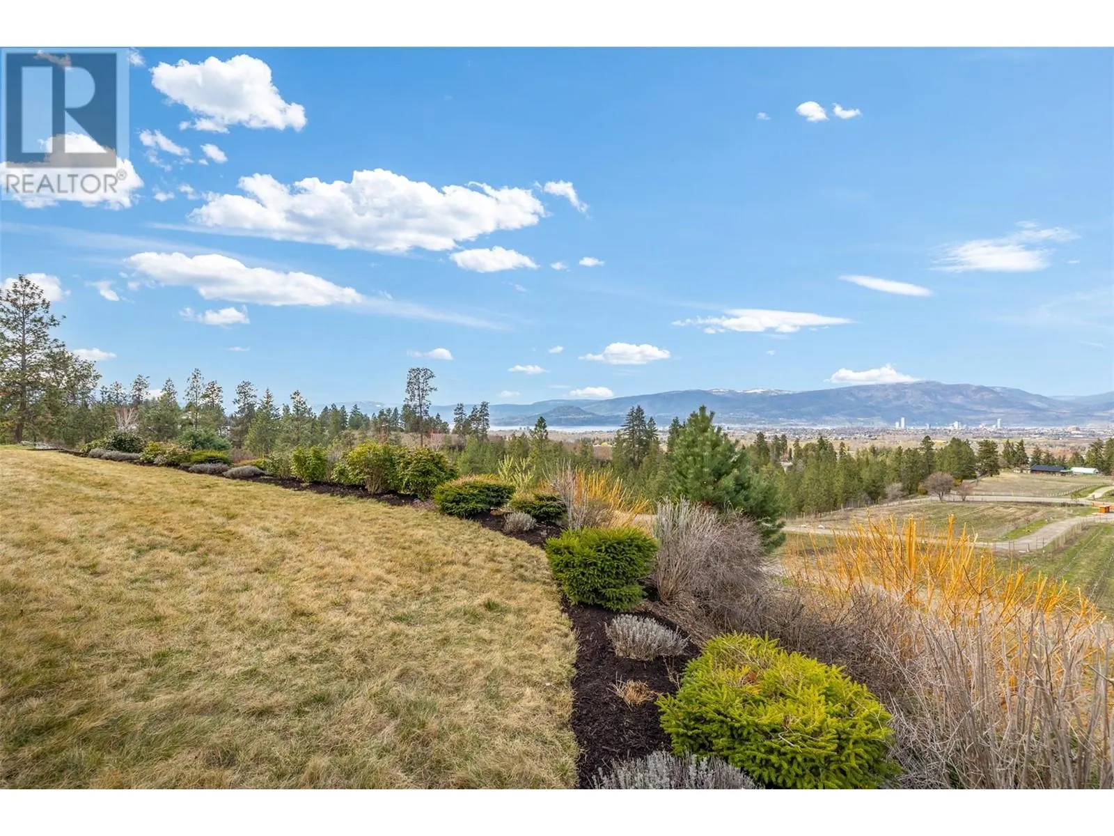 3979/3977 Hart Road