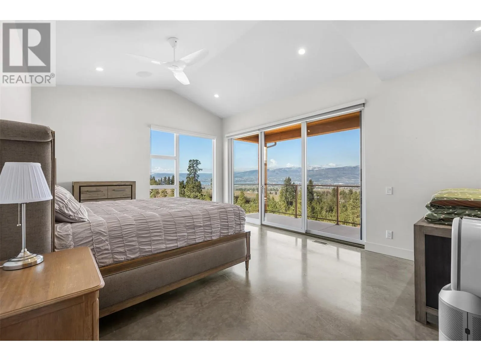 3979/3977 Hart Road