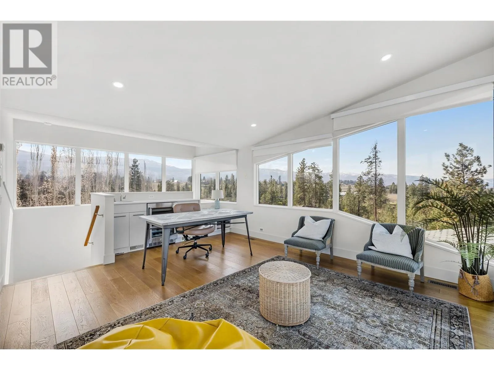 3979/3977 Hart Road