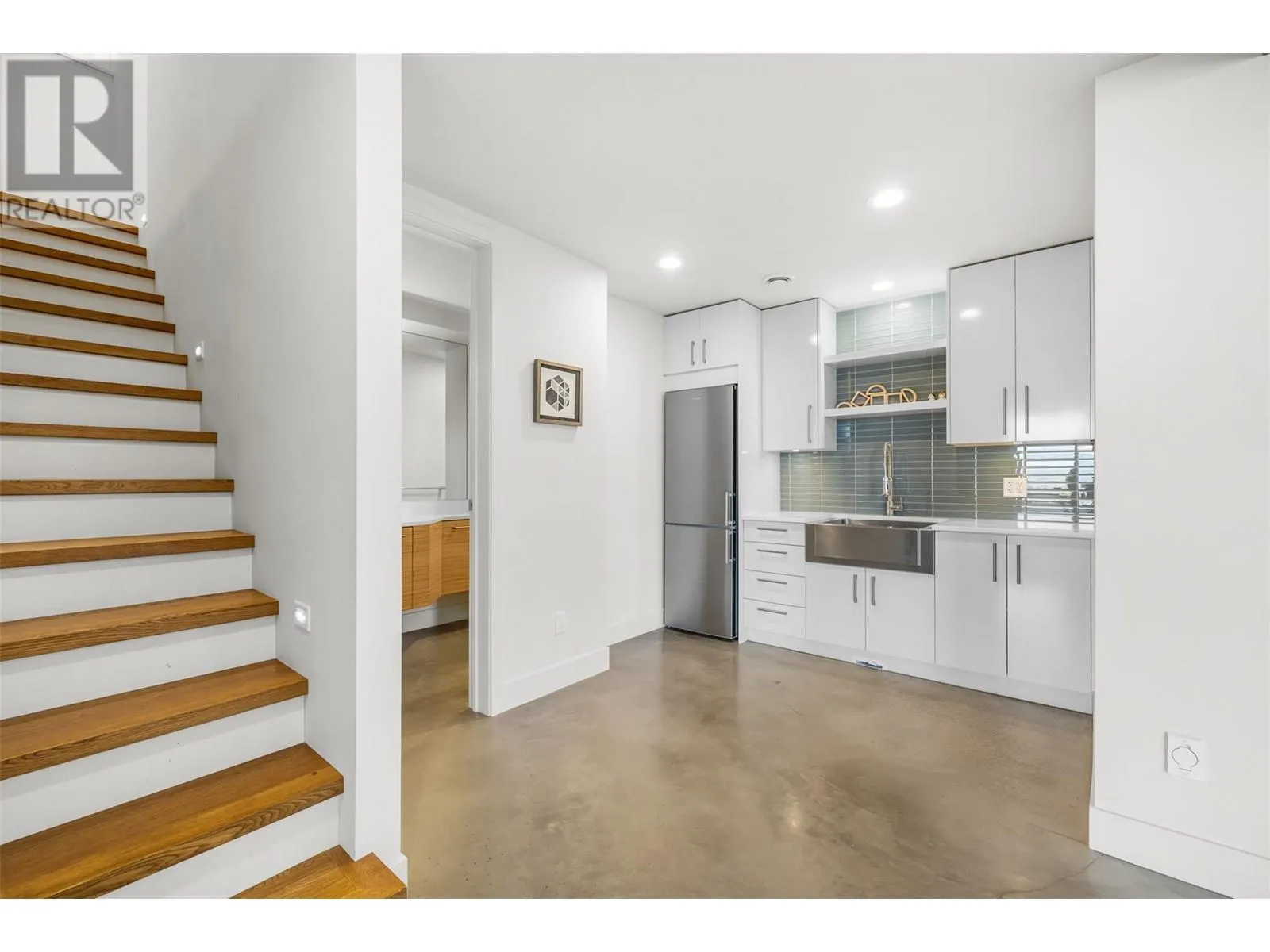 3979/3977 Hart Road