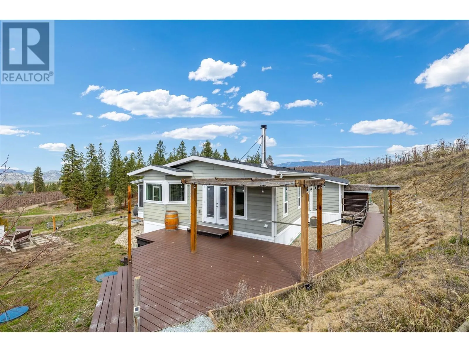 3979/3977 Hart Road