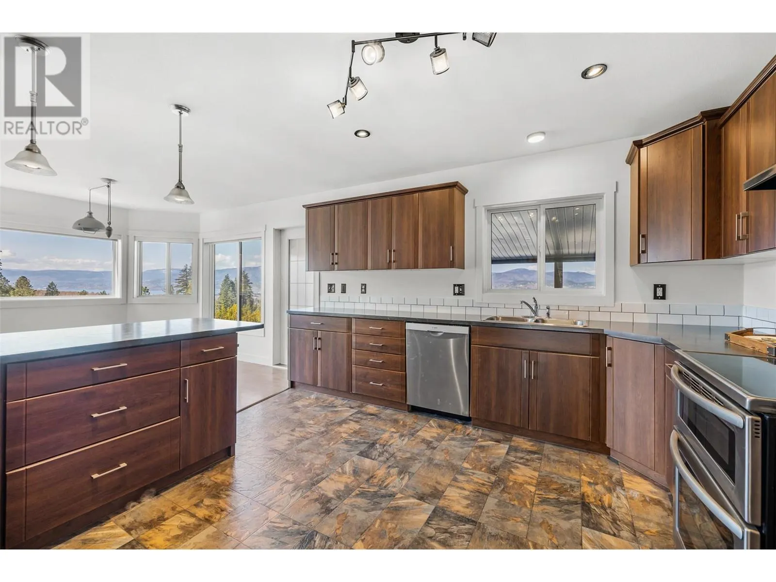 3979/3977 Hart Road