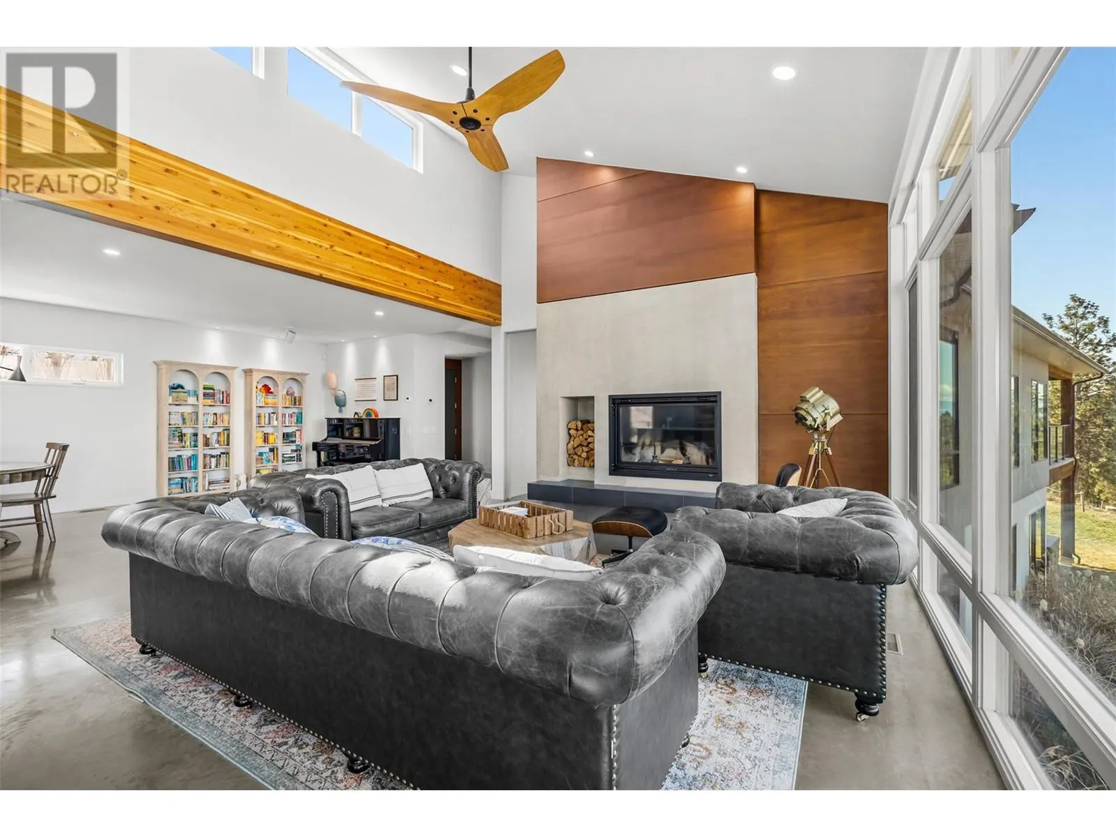 3979/3977 Hart Road