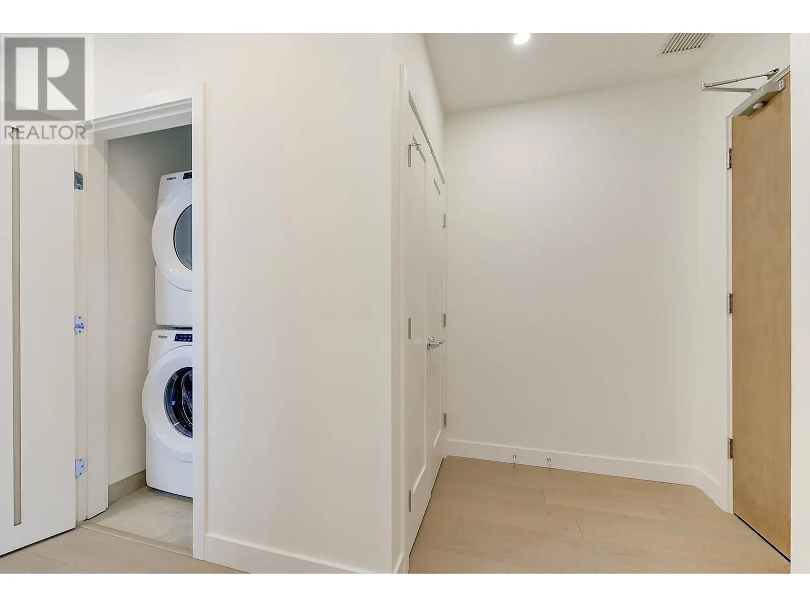 3409 Lakeshore Road Unit# 507