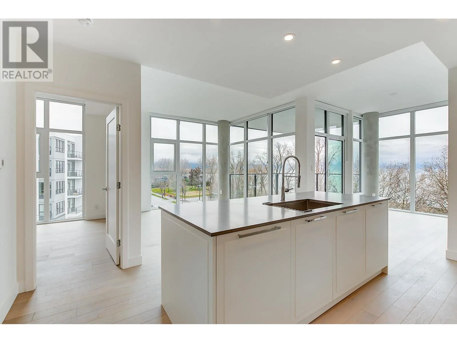 3409 Lakeshore Road Unit# 507