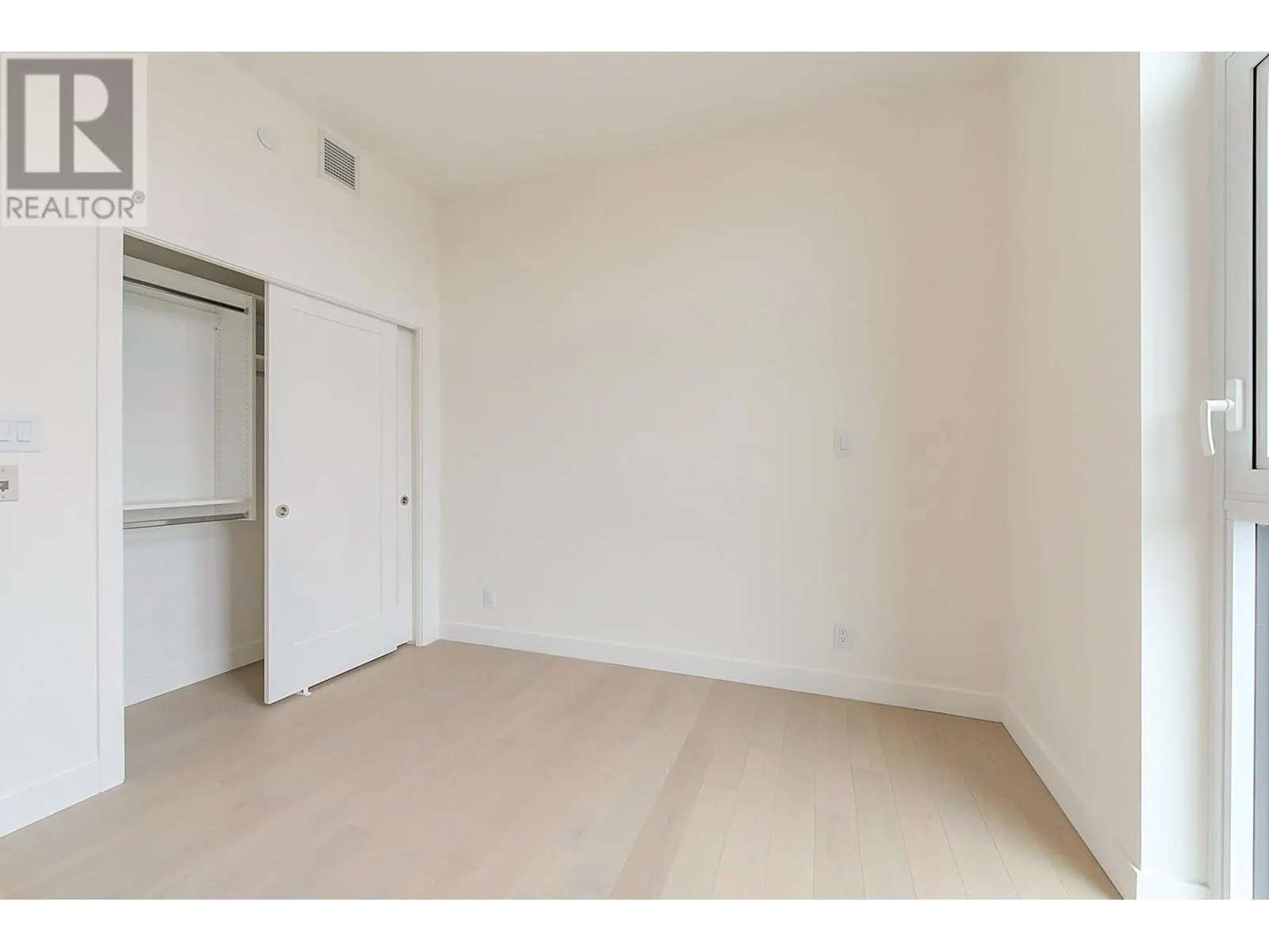 3409 Lakeshore Road Unit# 507