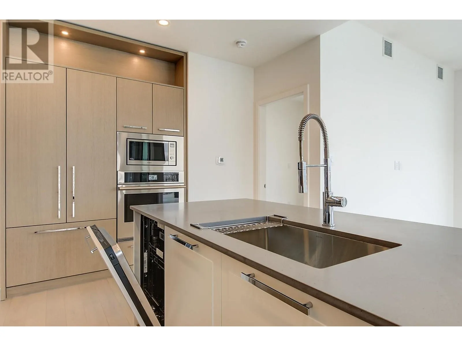 3409 Lakeshore Road Unit# 507