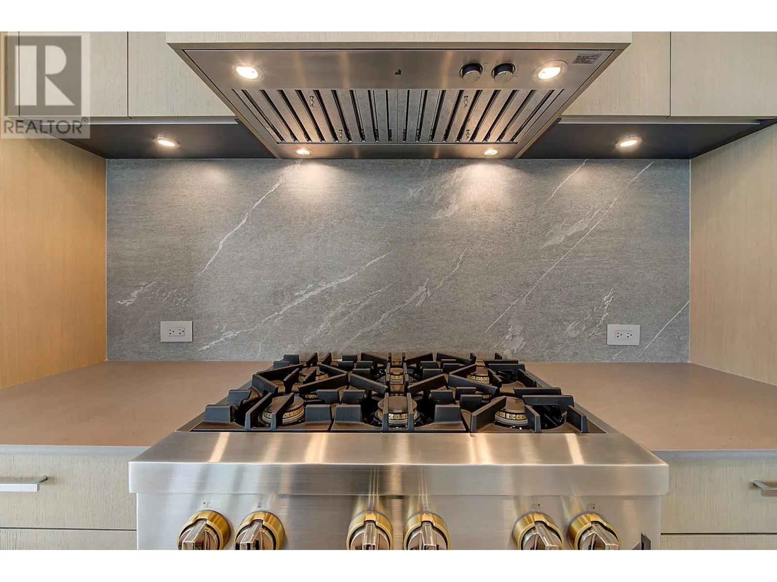 3409 Lakeshore Road Unit# 507