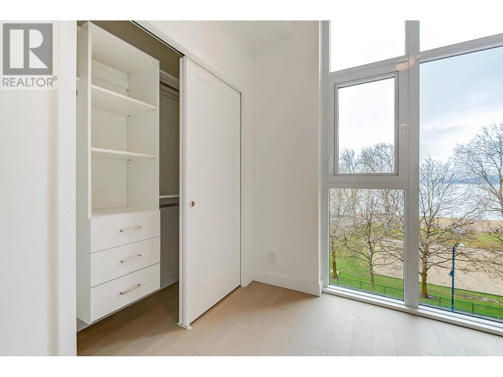 3409 Lakeshore Road Unit# 507