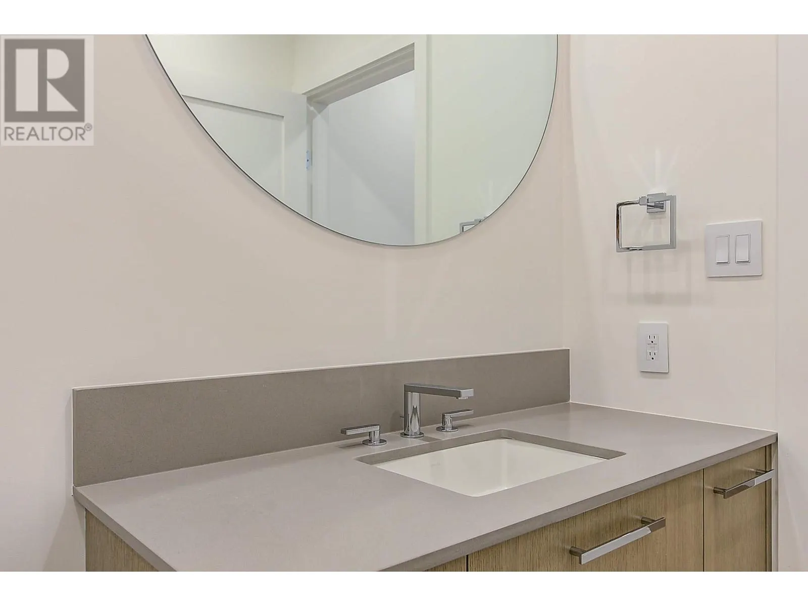 3409 Lakeshore Road Unit# 507