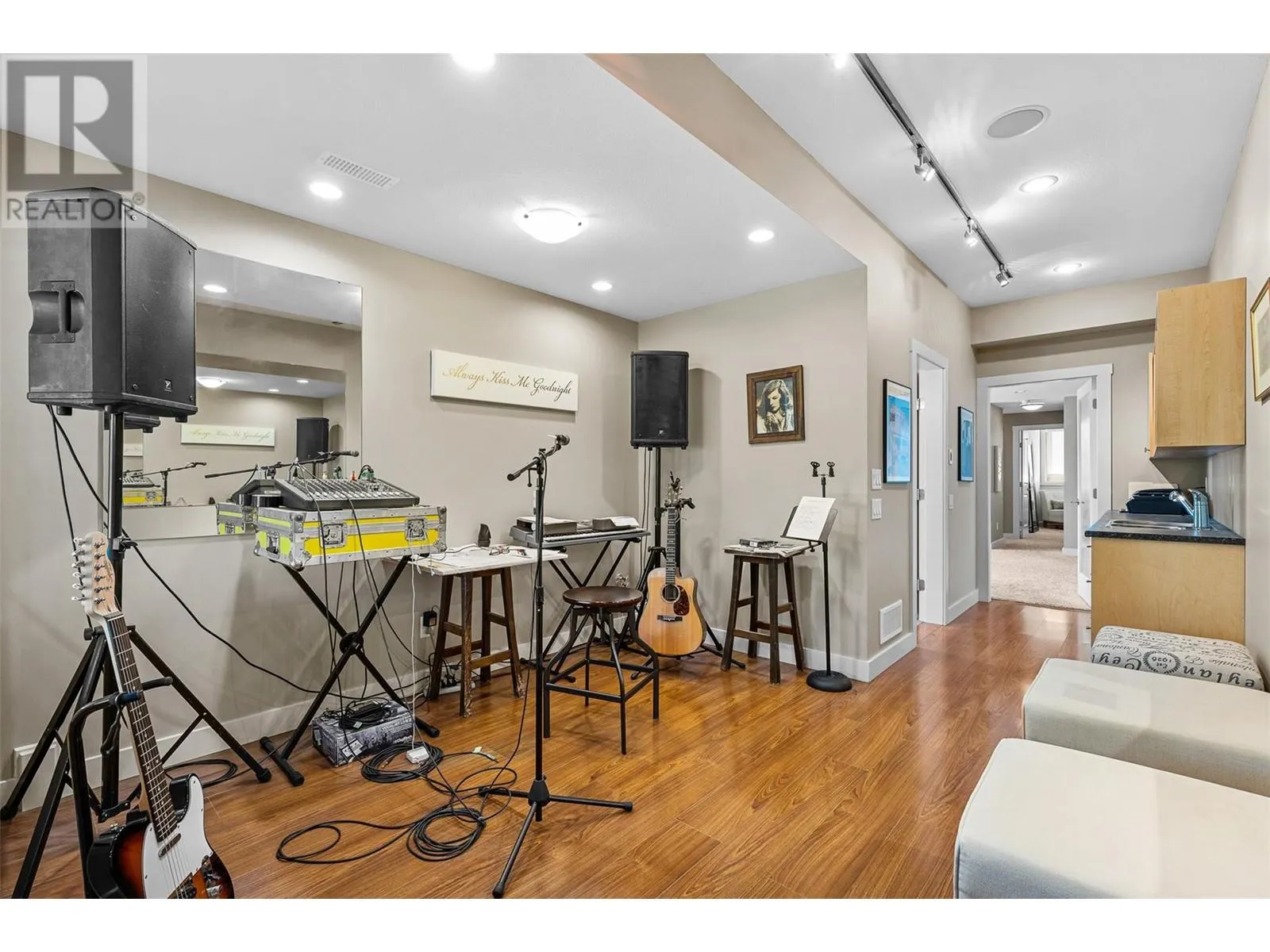 129 Ledge Rock Court