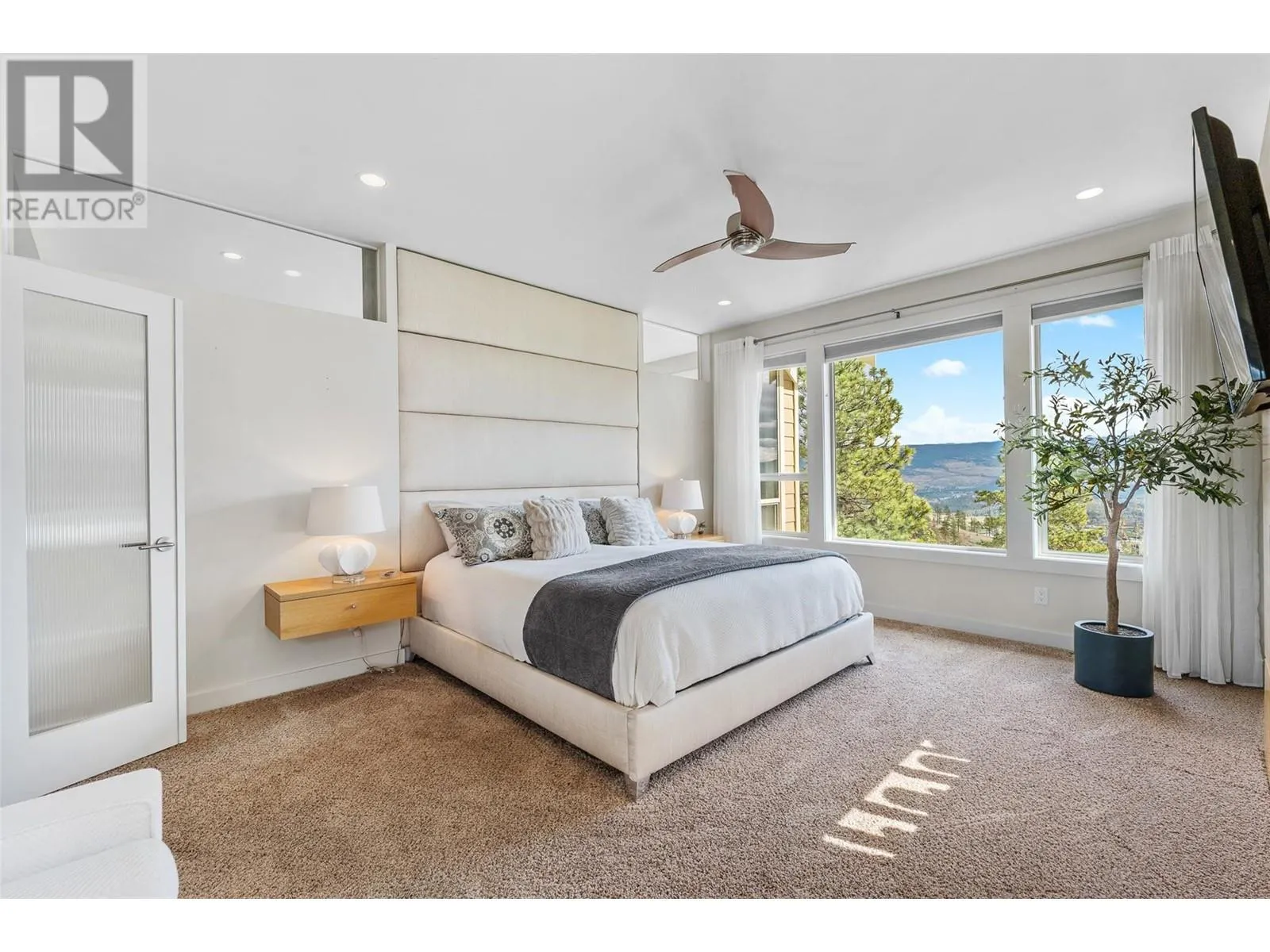 129 Ledge Rock Court