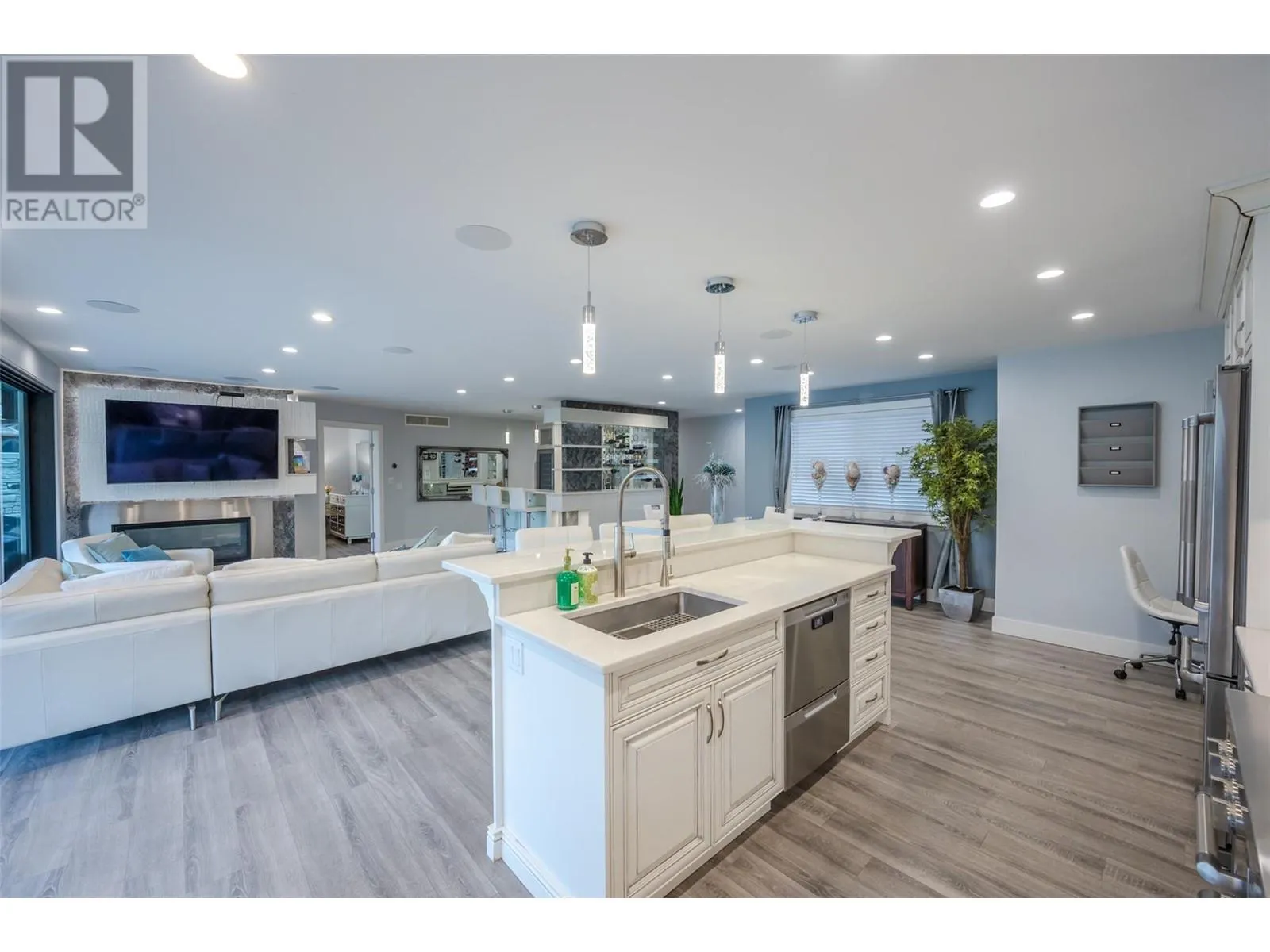 1362 Green Bay Road