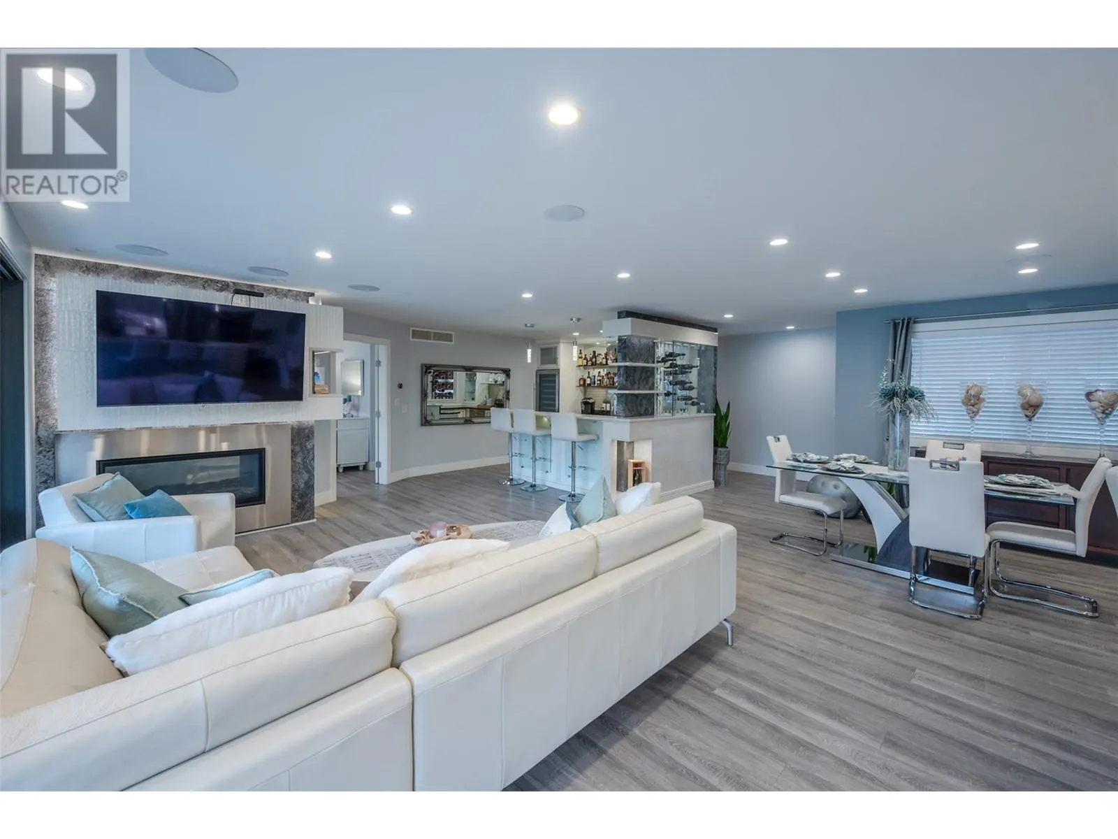 1362 Green Bay Road