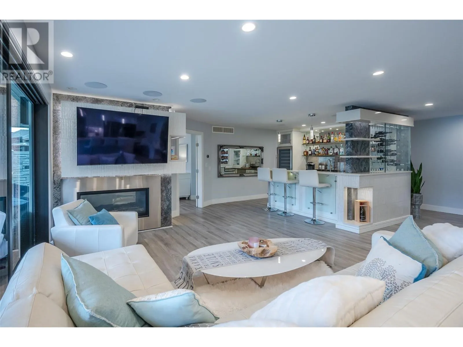 1362 Green Bay Road
