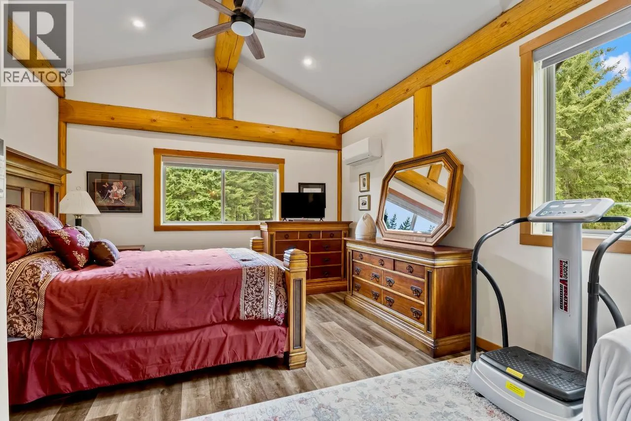 2589 Airstrip Road