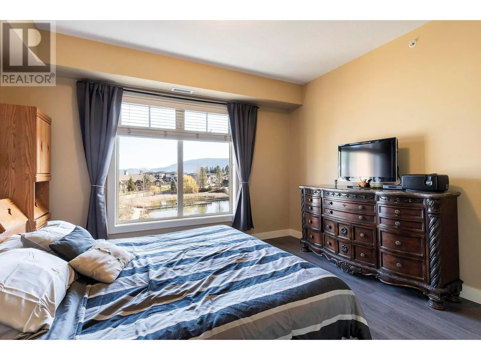 2551 Shoreline Drive Unit# 418