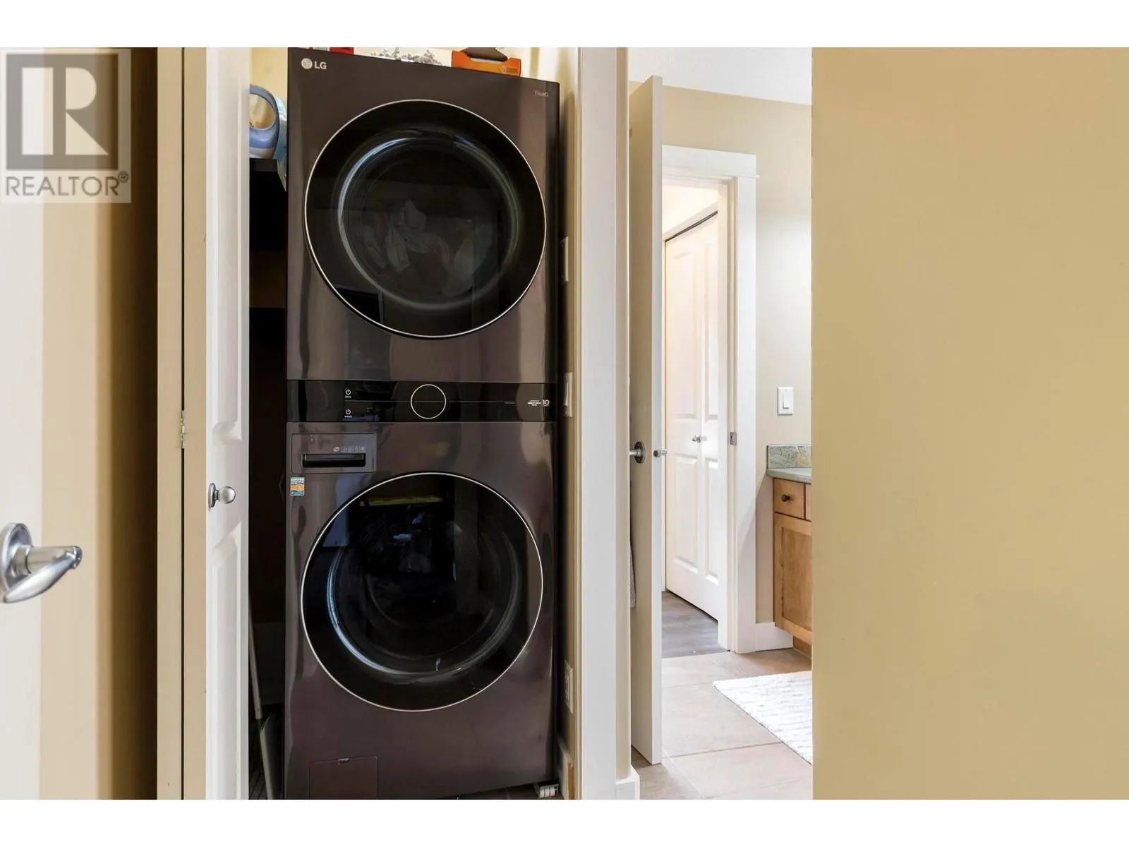 2551 Shoreline Drive Unit# 418