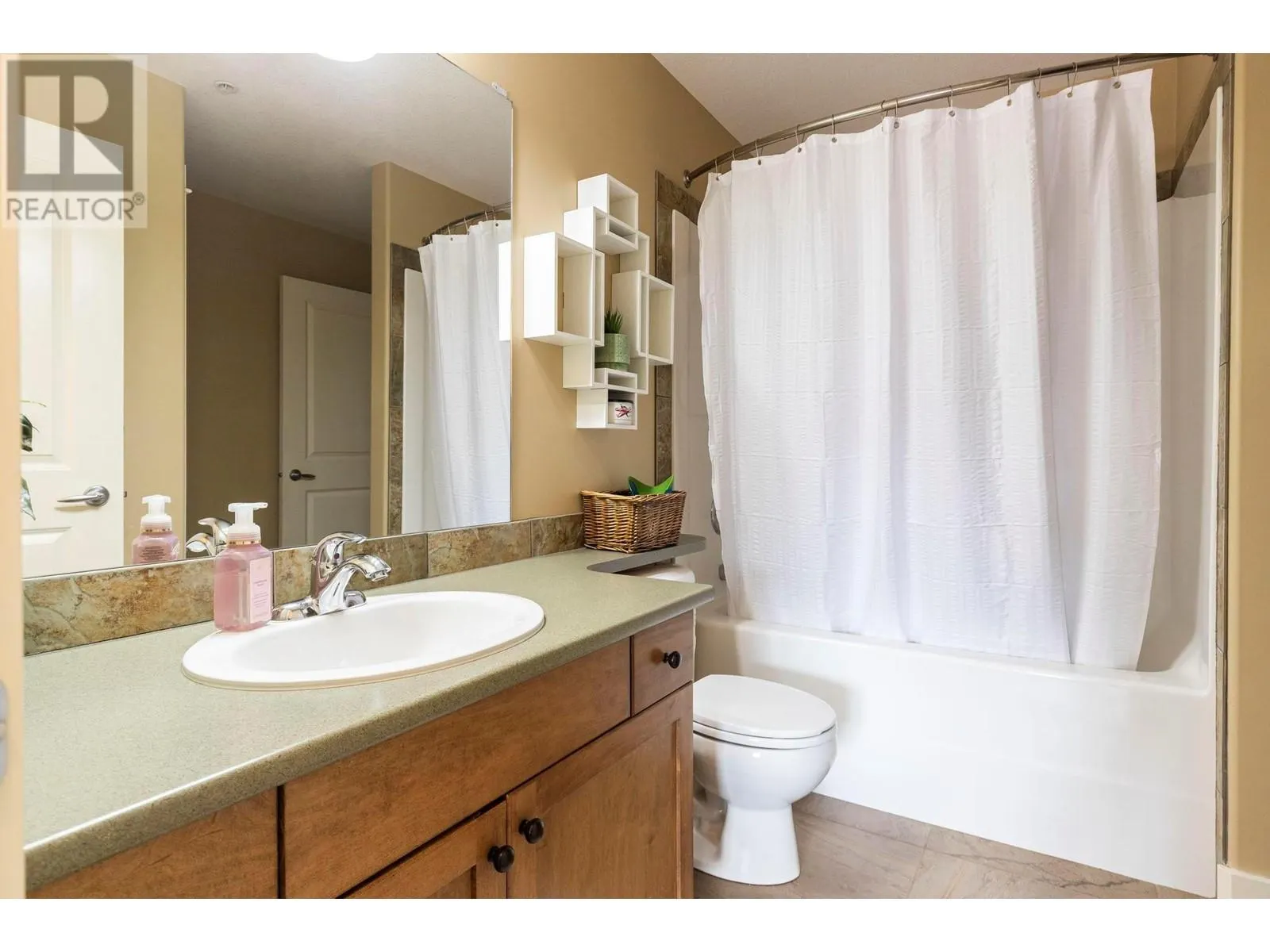 2551 Shoreline Drive Unit# 418