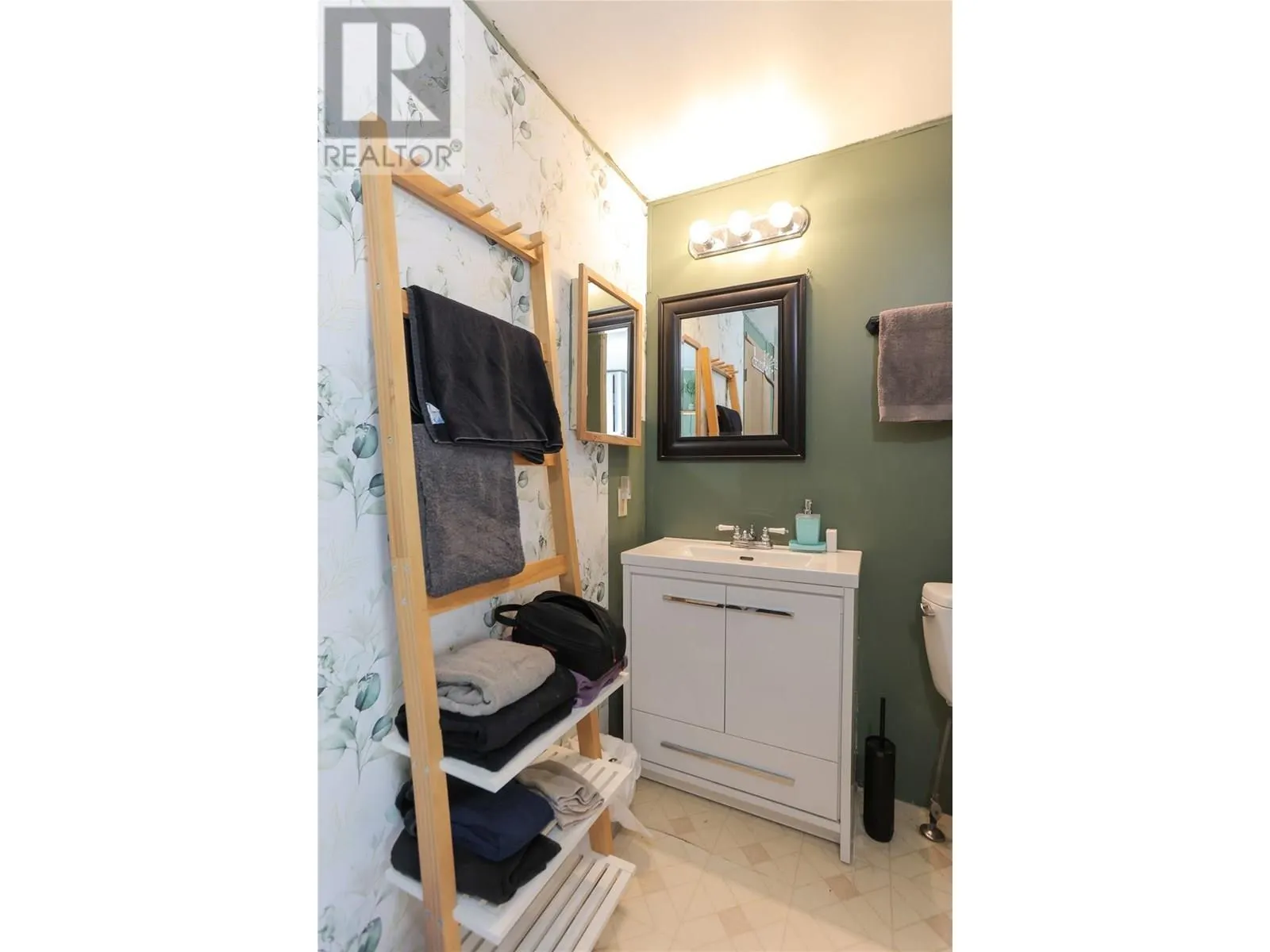 4366 Poplar Ridge Crescent