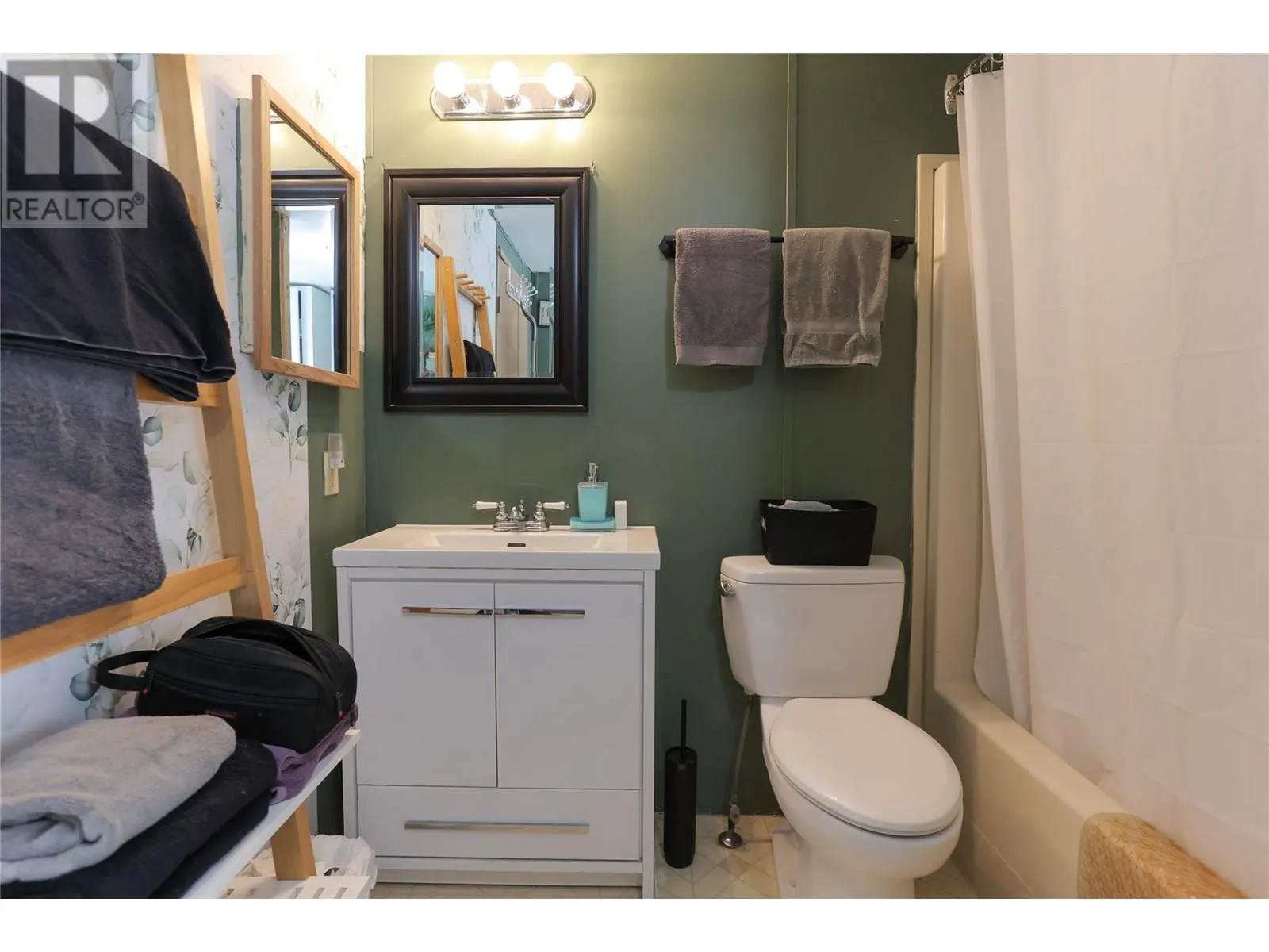 4366 Poplar Ridge Crescent