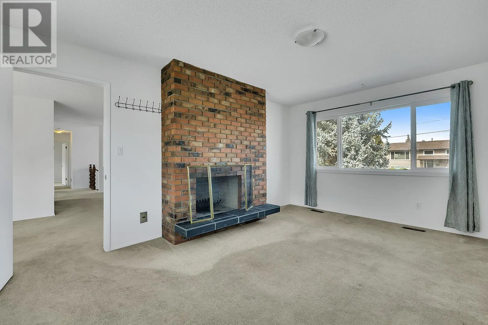 811 Tamarack Drive
