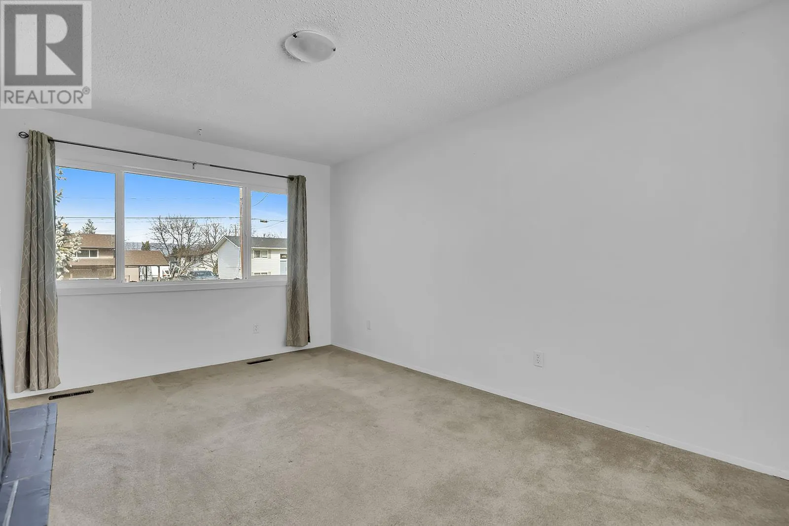 811 Tamarack Drive