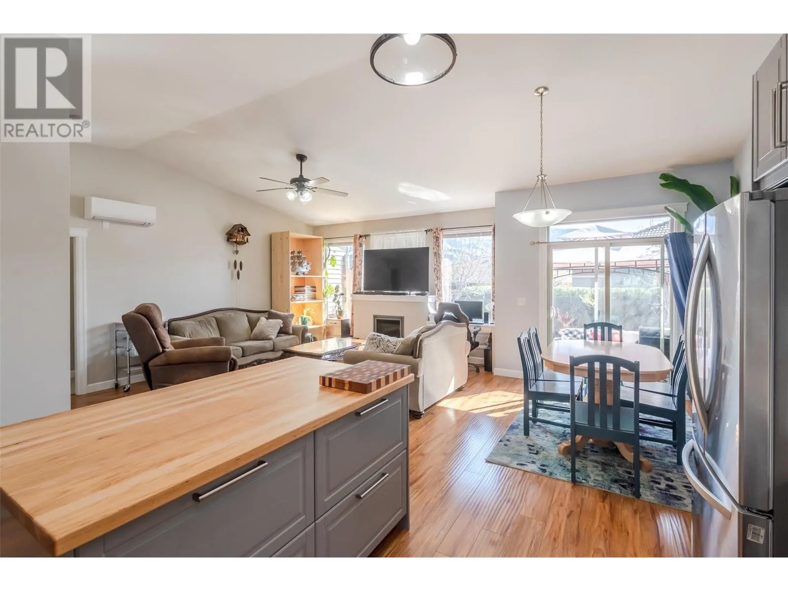 6865 MOUNTAINVIEW Drive