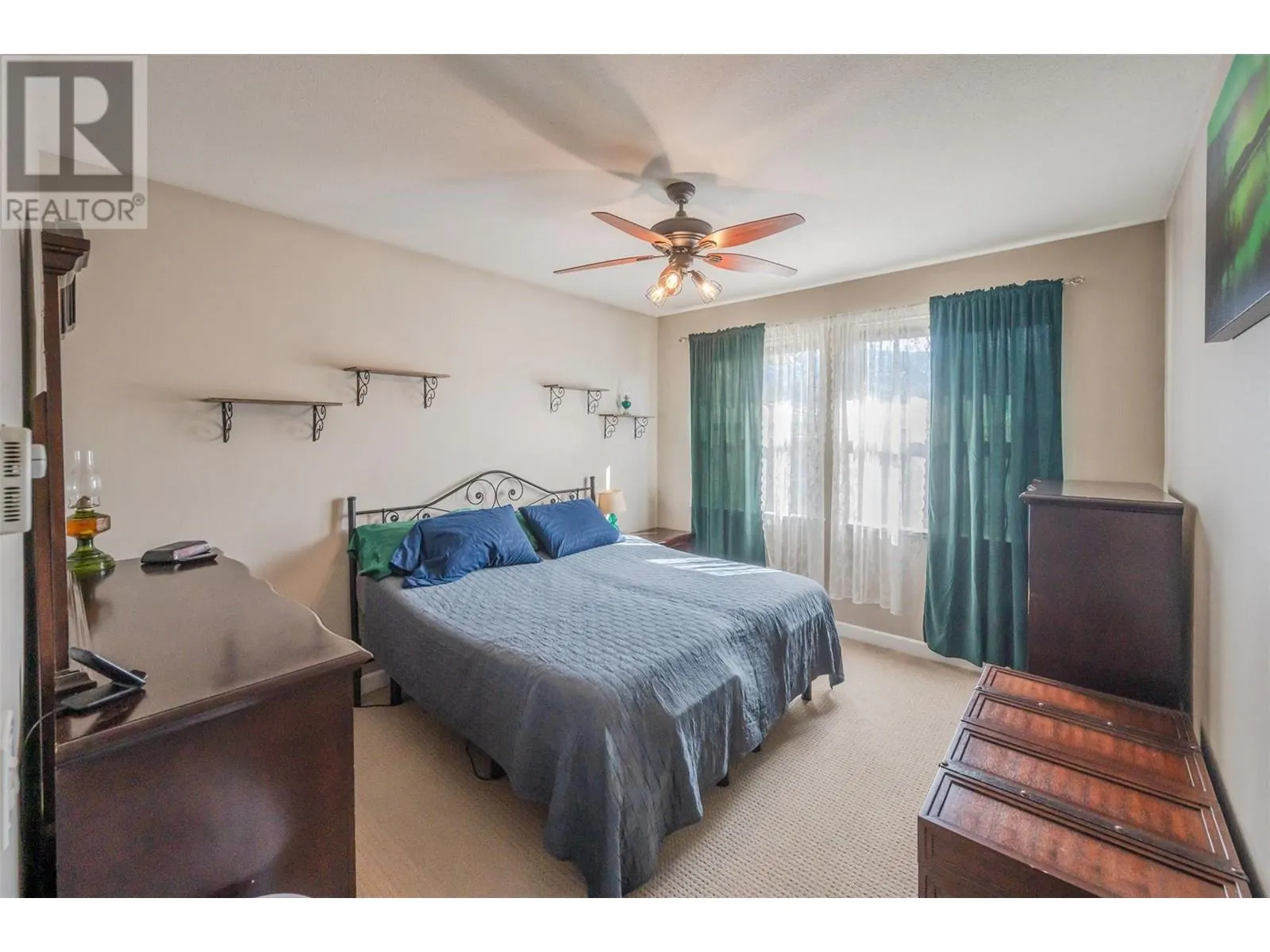 6865 MOUNTAINVIEW Drive