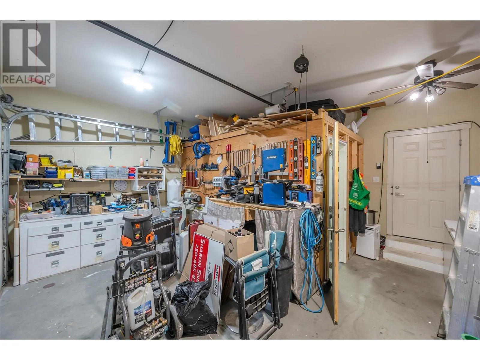 6865 MOUNTAINVIEW Drive