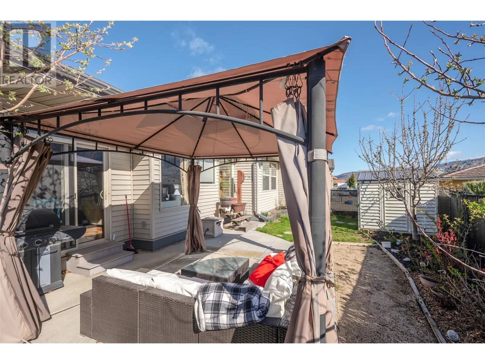 6865 MOUNTAINVIEW Drive
