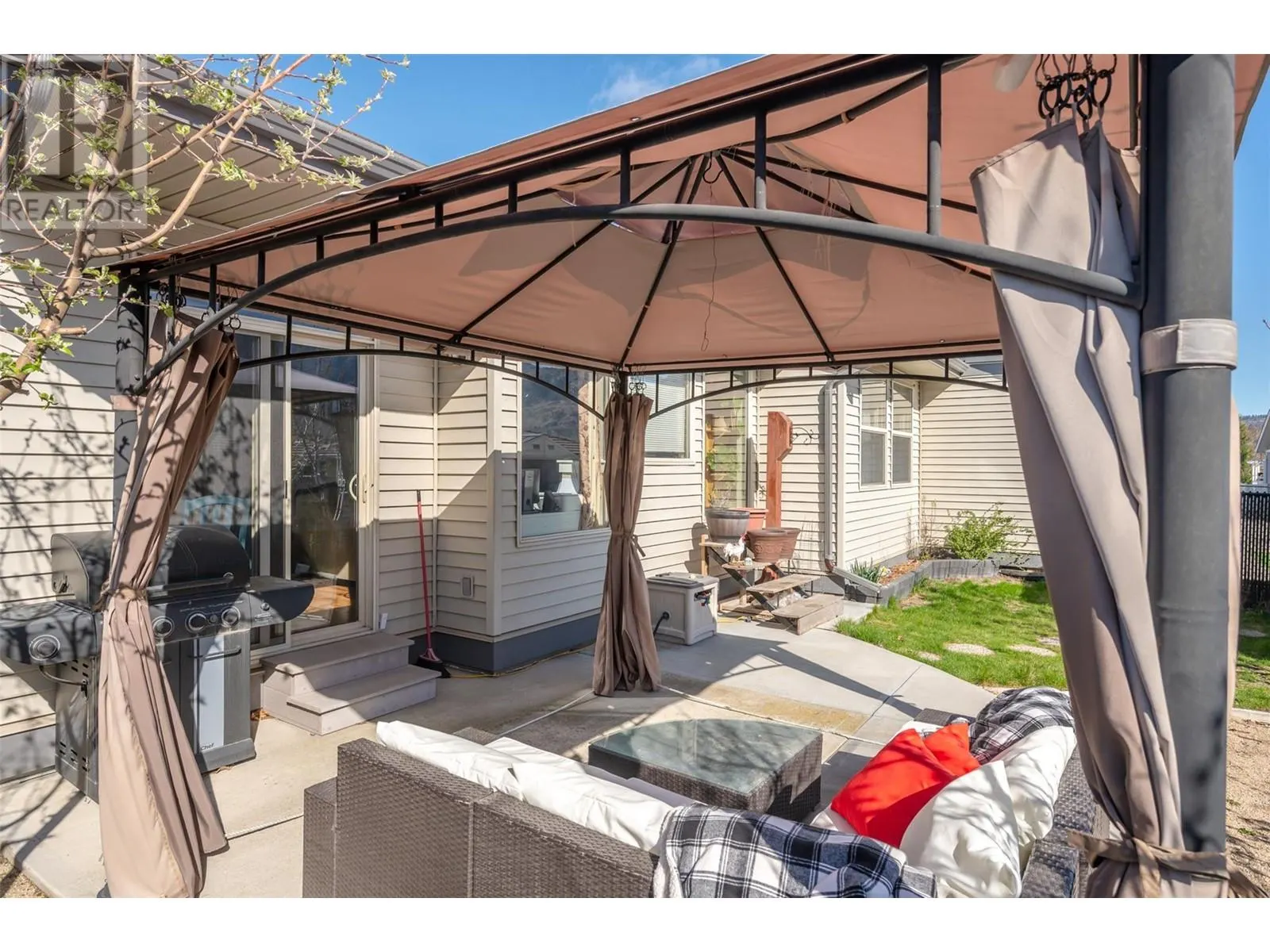 6865 MOUNTAINVIEW Drive