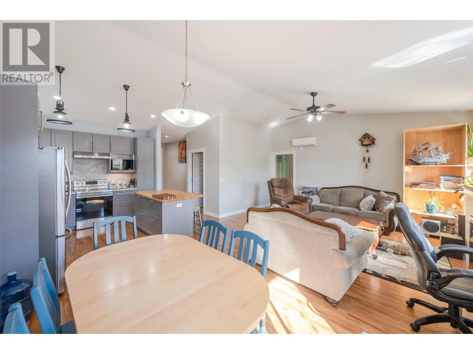 6865 MOUNTAINVIEW Drive